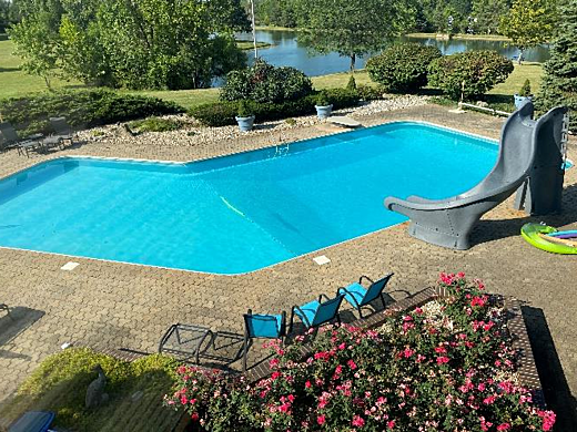 Lodge - Pool